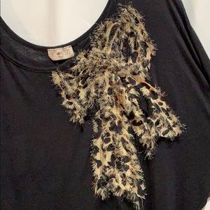 FREE KISSES PLUS 3X BLACK/ANIMAL DOLMAN TOP